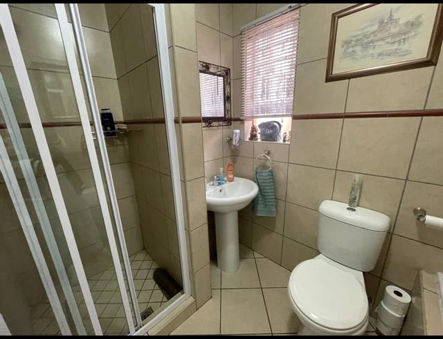 3 BEDROOM CLUSTER FOR SALE IN LAMBTON